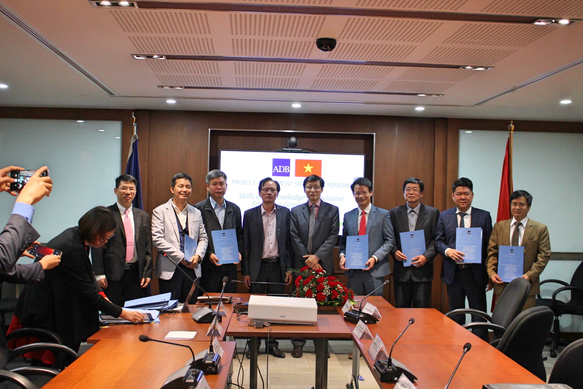 16 Trường tham gia Dự án “Chương trình kỹ năng và Kiến thức cho tăng trưởng kinh tế toàn diện”