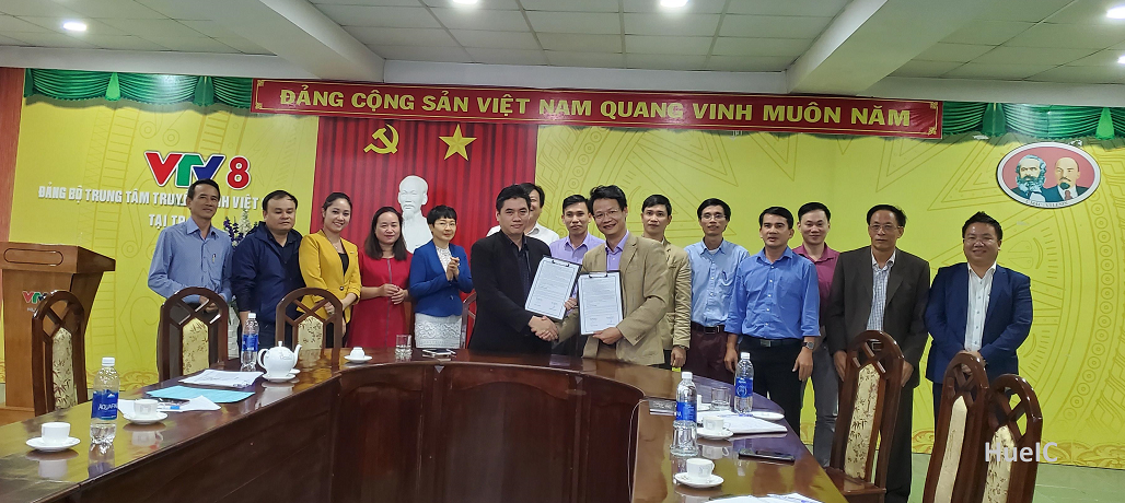 HueIC và VTV8 ký hợp tác đào tạo, thực tập hỗ trợ truyền thông