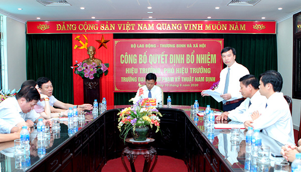 Công bố Quyết định bổ nhiệm Hiệu trưởng và Phó Hiệu trưởng Trường Đại học Sư phạm Kỹ thuật Nam Định