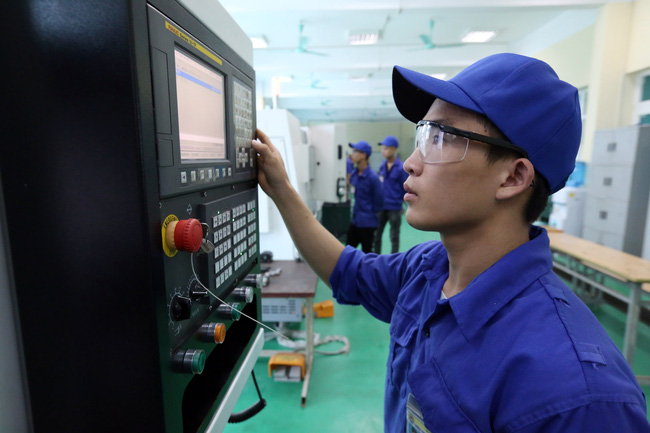 Trường Cao đẳng Công nghiệp Việt Đức:  Đào tạo gắn với sản xuất