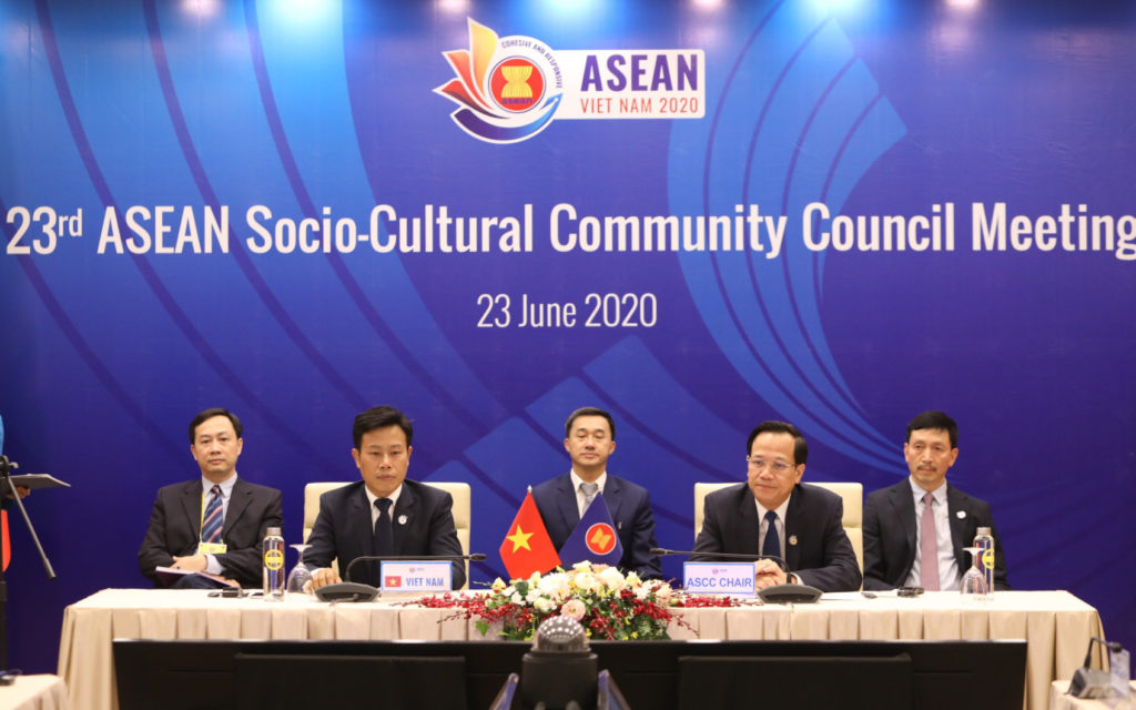 Bộ trưởng Đào Ngọc Dung, Phó Chủ tịch Ủy ban Quốc gia ASEAN 2020, Chủ tịch ASCC 2020 chủ trì Hội nghị.