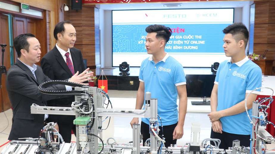Sinh viên nghề Cơ điện tử Việt tự tin tranh tài trước đấu trường quốc tế