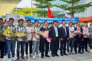Đón Đoàn Việt Nam chiến thắng trở về từ Kỳ thi Tay nghề thế giới lần thứ 45