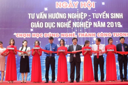 Gần 5.000 học sinh, sinh viên tham gia ngày hội tư vấn hướng nghiệp, tuyển sinh