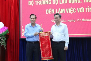 Bộ trưởng Bộ LĐ-TB&XH Đào Ngọc Dung làm việc với lãnh đạo tỉnh Bạc Liêu