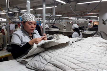 Hơn 30% người lao động chi tiêu tằn tiện, làm thêm mới đủ trang trải