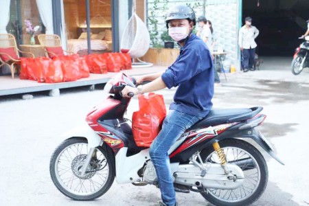 TPHCM: Doanh nghiệp chấp nhận thua lỗ để "giữ" công nhân giữa dịch Covid-19