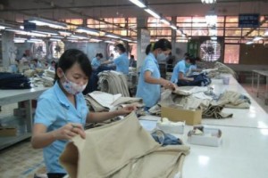 VCCI : Đề nghị không điều chỉnh lương tối thiểu vùng cho năm 2021