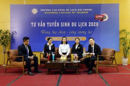 Trường Cao đẳng du lịch Hải Phòng:  Livestream tuyển sinh thu hút học sinh học nghề