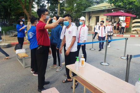 Học sinh, sinh viên các trường nghề náo nức trở lại trường