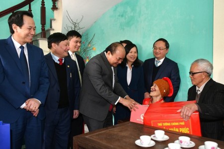 Dành hơn 330 tỷ đồng trao quà tặng người có công dịp 27/7