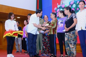 Bộ trưởng Bộ LĐ-TB&XH yêu cầu đẩy nhanh tiến độ chi trả tiền hỗ trợ người dân gặp khó khăn do Covid-19