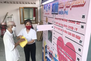TP.HCM: Ấm lòng với 'ATM nhu yếu phẩm' miễn phí dành cho người có hoàn cảnh khó khăn