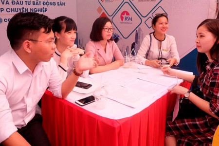 Cần các gói kích cầu để “cứu” thị trường lao động