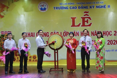 Trường Cao đẳng Kỹ nghệ II tổ chức lễ khai giảng các lớp văn hoá năm học 2020-2021