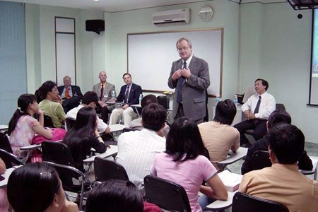 Liên kết đào tạo với nước ngoài phải nêu rõ quyền lợi người học