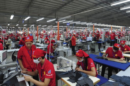 Báo cáo mới của ILO: COVID-19 làm giảm tiền lương toàn cầu