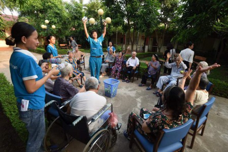 Kỷ niệm 5 năm Ngày Công tác xã hội Việt Nam ( 25/3/2016- 25/3/2021): Thầy giáo Nhật Bản đam mê với đào tạo Chăm sóc viên người cao tuổi ở Việt Nam