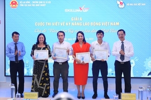 Trao giải cuộc thi viết về kỹ năng lao động Việt Nam