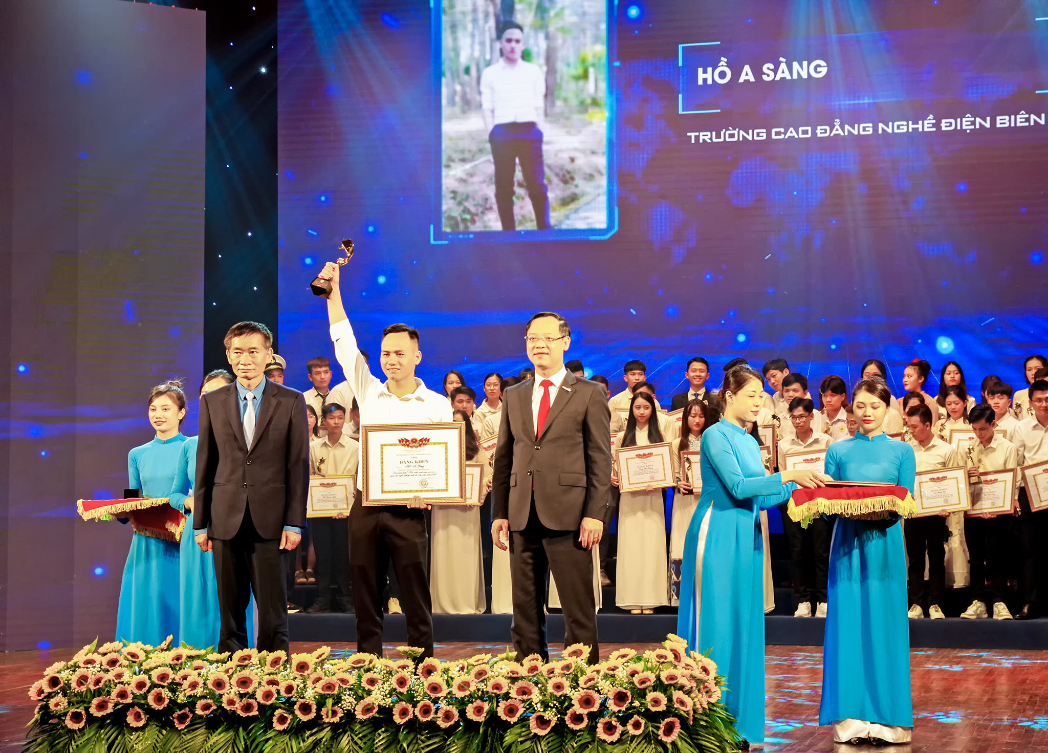 Kỷ niệm ngày Kỹ năng lao động Việt Nam và tôn vinh nhà giáo, tuyên dương học sinh, sinh viên GDNN