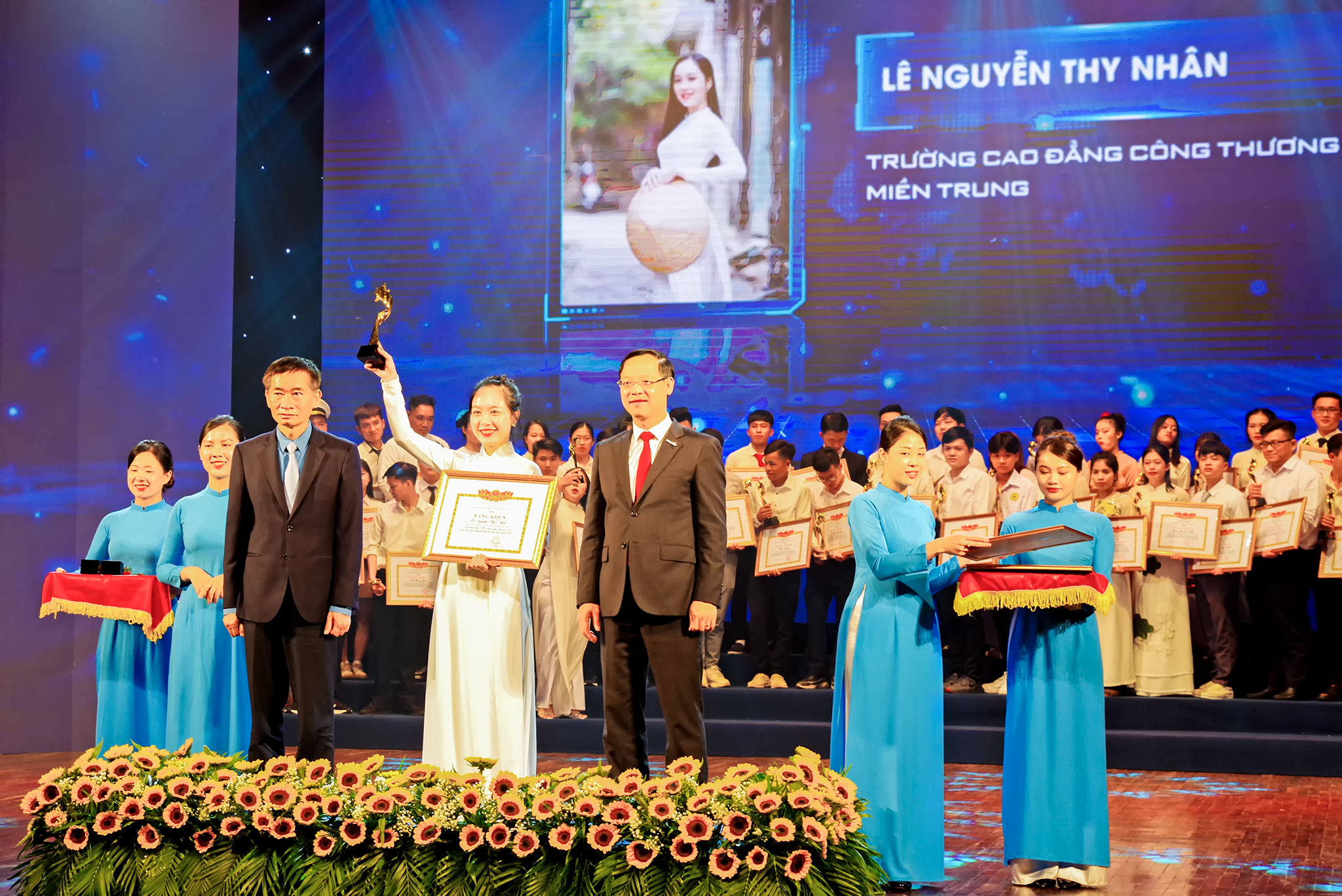Kỷ niệm ngày Kỹ năng lao động Việt Nam và tôn vinh nhà giáo, tuyên dương học sinh, sinh viên GDNN