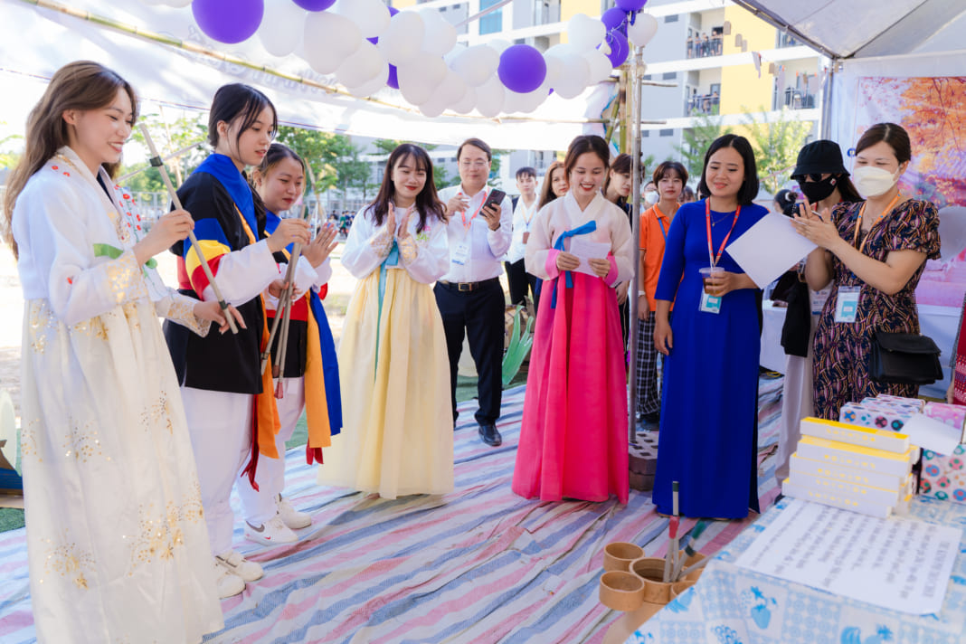 Sôi động tuần lễ chào mừng năm học mới 2022-2023 ở Trường cao đẳng Công nghệ Bách khoa Hà Nội