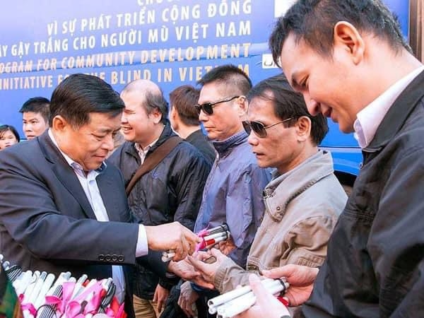 Bộ trưởng Bộ Nguyễn Chí Dũng được Công đoàn Viên chức Việt Nam trao giải Cống hiến