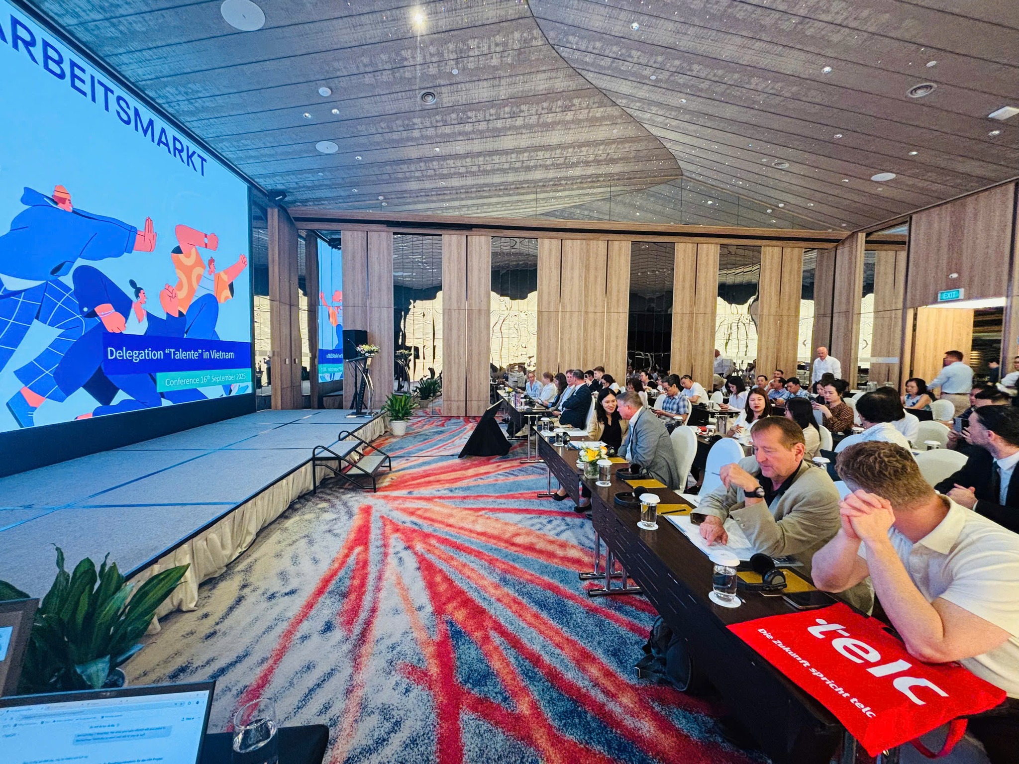 Gần 60 đại biểu tham dự hội thảo "Đào tạo nhân sự lành nghề – từ nhà trường đến doanh nghiệp”